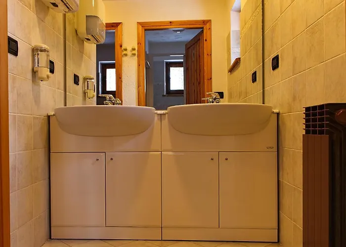 Rifugio Alpino L'ermitage Hostel Chamois